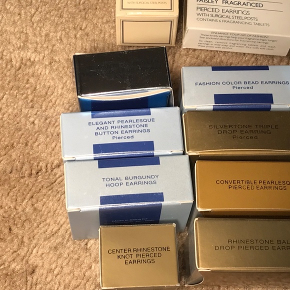 Avon Vintage Jewelry 24 piece lot Earrings. In original boxes. - Picture 4 of 9